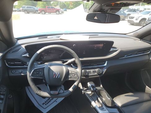 Certified 2025 Buick Envista Sport Touring w/ Convenience I Package FWD image 28
