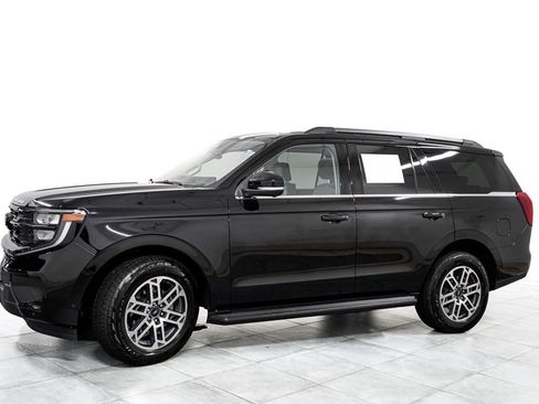 Certified 2025 Ford Expedition Active AWD/4WD image 4