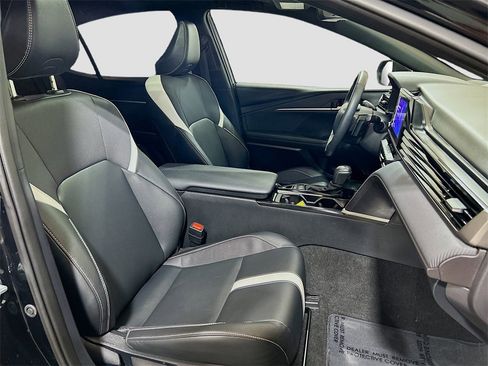 Used 2025 Toyota Camry SE image 25