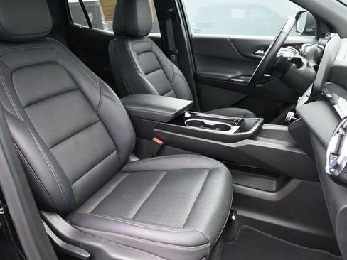 Used 2025 Chevrolet Equinox LT w/ Convenience Package II FWD image 33