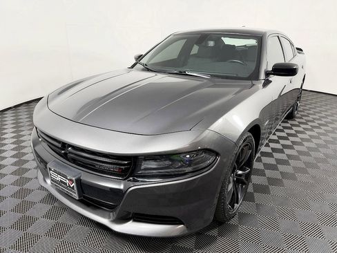 Used 2017 Dodge Charger R/T w/ Blacktop Package RWD image 3