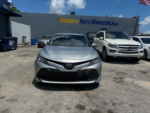 Used 2018 Toyota Camry LE image 2