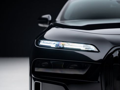 Used 2023 BMW i7 xDrive60 w/ Executive Package 2 image 9