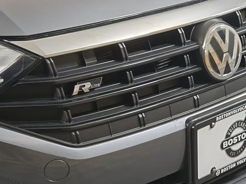 Used 2020 Volkswagen Jetta R-Line image 4