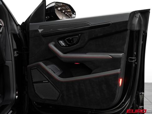 Used 2023 Lamborghini Urus Performante AWD/4WD image 30