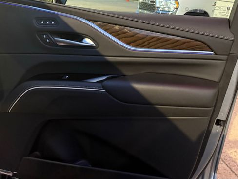 Used 2024 Cadillac Escalade ESV Premium Luxury Platinum w/ Heavy-Duty Trailer Package image 12