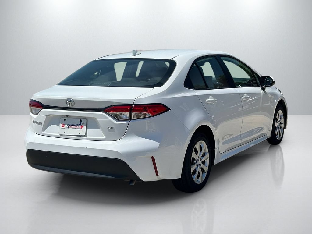 Used 2025 Toyota Corolla LE FWD image 5