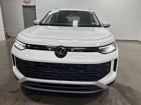 New 2025 Volkswagen Tiguan SE image 7