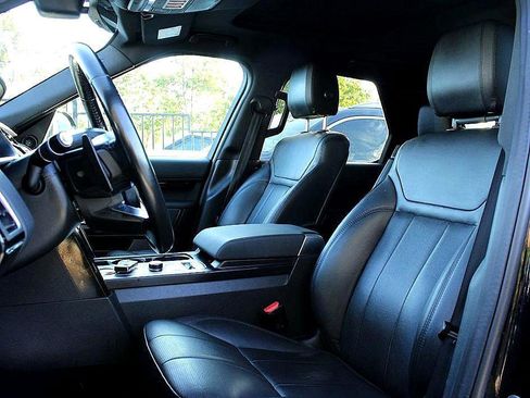 Used 2018 Land Rover Discovery SE image 5