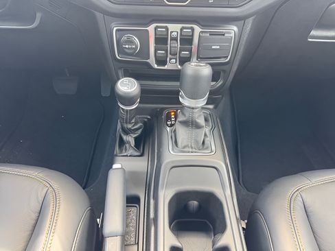 Used 2025 Jeep Wrangler Unlimited Sport AWD/4WD image 11