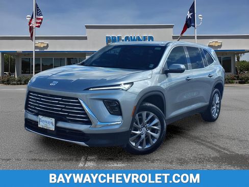 Used 2025 Buick Enclave Preferred FWD image 1
