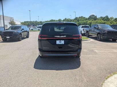 New 2026 Chrysler Pacifica Select