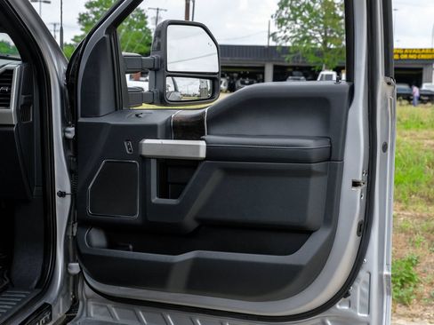 Used 2022 Ford F250 Lariat w/ Black Appearance Package AWD/4WD image 47