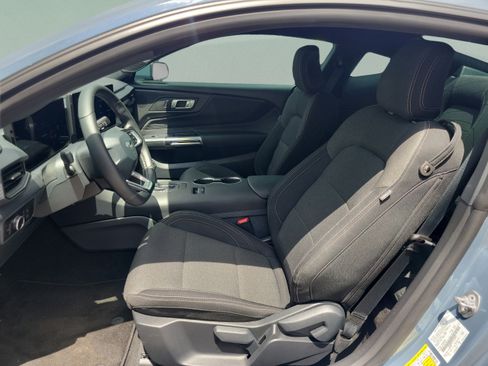 Used 2025 Ford Mustang Coupe RWD image 17