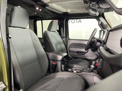 Used 2024 Jeep Wrangler Unlimited image 31