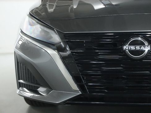 Used 2024 Nissan Altima 2.5 SV FWD image 7
