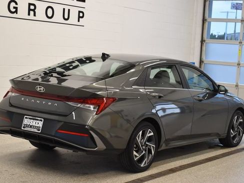 Used 2025 Hyundai Elantra SEL FWD image 4