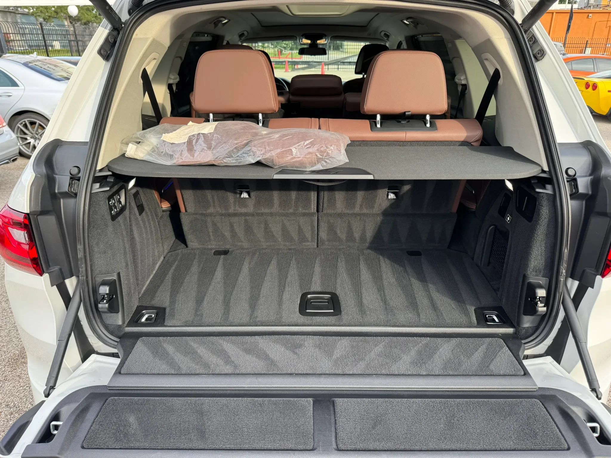 Used 2020 BMW X7 xDrive40i w/ Executive Package AWD/4WD image 48