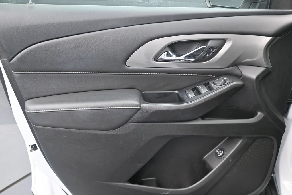 Used 2023 Chevrolet Traverse LT FWD image 11