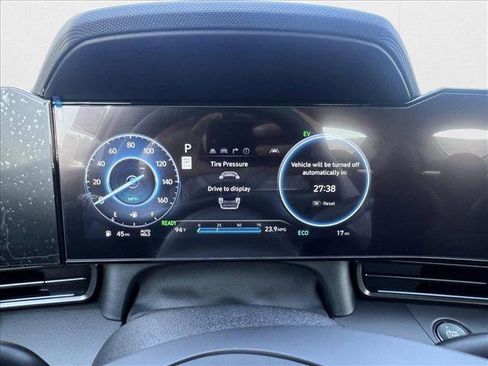 New 2025 Hyundai Elantra SEL image 13