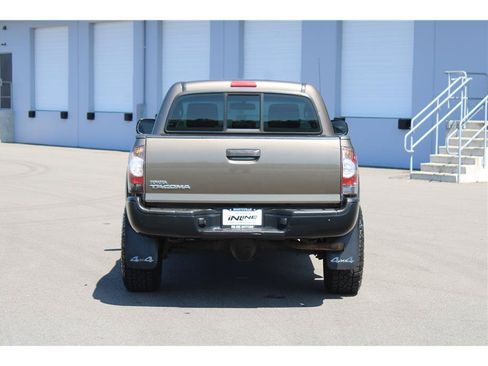 Used 2011 Toyota Tacoma 4x4 Regular Cab image 3