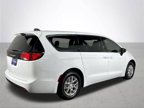 New 2026 Chrysler Voyager LX image 6