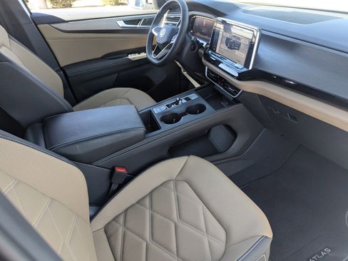 Used 2024 Volkswagen Atlas Cross Sport SE image 12