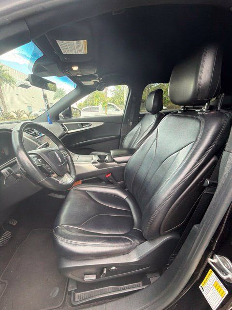 Used 2020 Lincoln Nautilus FWD image 3