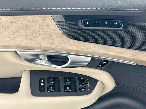 New 2025 Volvo XC90 B6 Plus w/ Protection Package Premier image 17