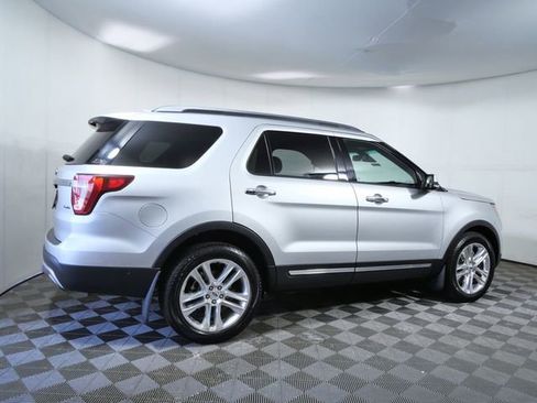 Used 2017 Ford Explorer Limited w/ Equipment Group 301A AWD/4WD image 8