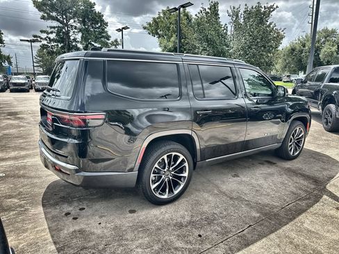 Used 2022 Jeep Wagoneer Series III w/ Premium Group I AWD/4WD image 11