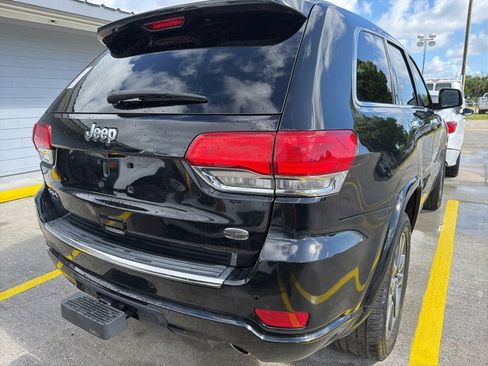 Used 2017 Jeep Grand Cherokee Overland AWD/4WD image 4