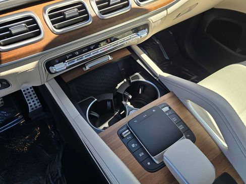 Used 2024 Mercedes-Benz GLS 450 4MATIC image 33