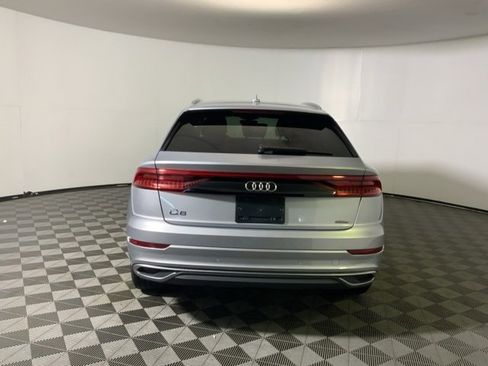 Used 2022 Audi Q8 Premium image 8