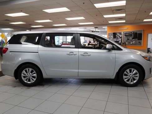 Used 2018 Kia Sedona L image 15