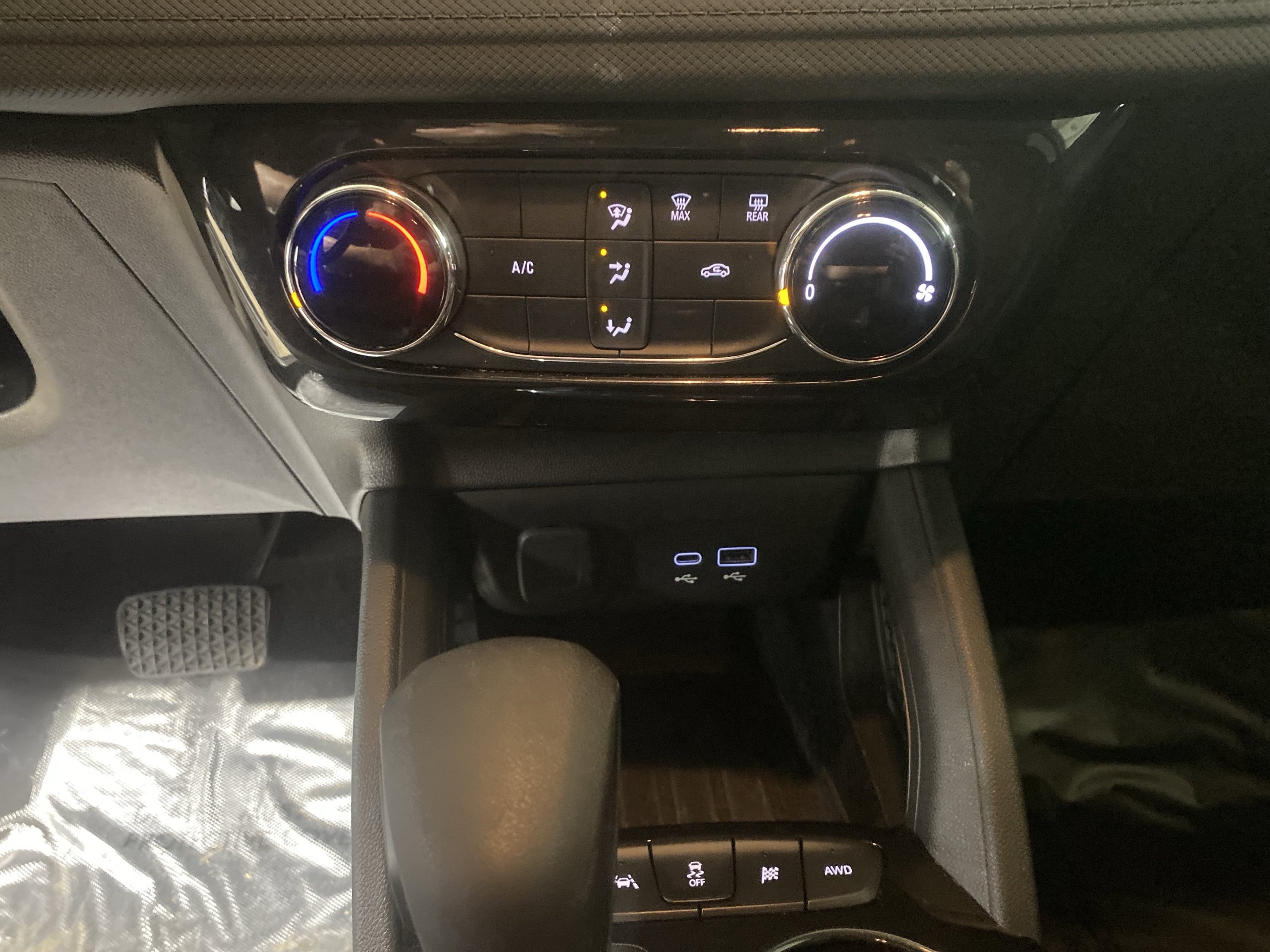 Used 2025 Chevrolet TrailBlazer LT AWD/4WD image 21