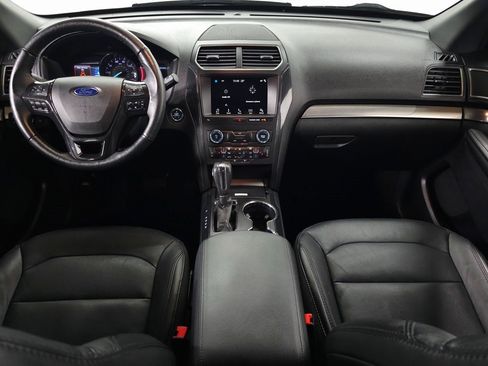 Used 2018 Ford Explorer XLT w/ Equipment Group 202A image 13