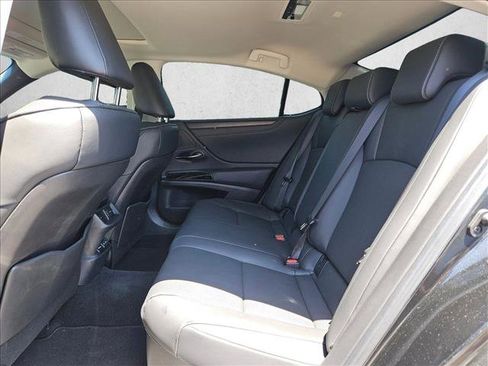 Used 2025 Lexus ES 300h w/ Premium Package FWD image 18
