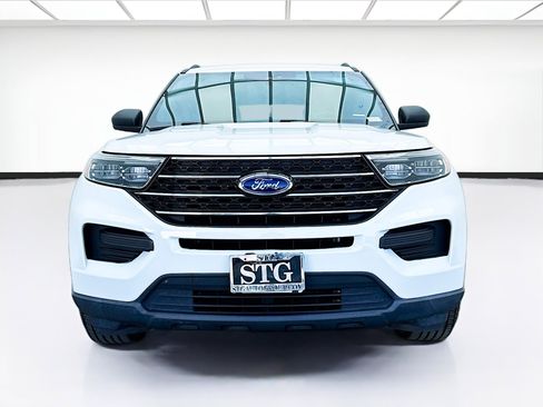 Used 2020 Ford Explorer XLT RWD image 2