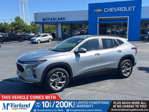 Used 2024 Chevrolet Trax LT w/ Driver Confidence Package FWD image 1