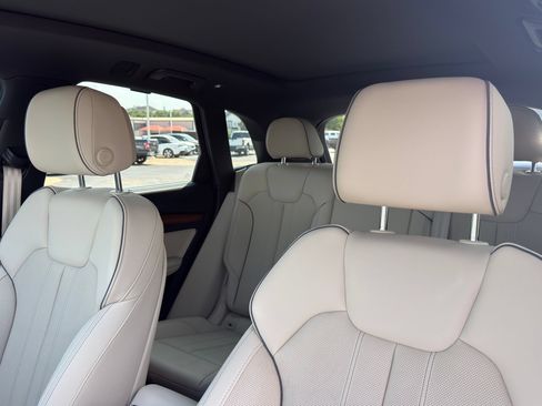 Used 2024 Audi Q5 e Premium Plus w/ Premium Plus Package AWD/4WD image 15