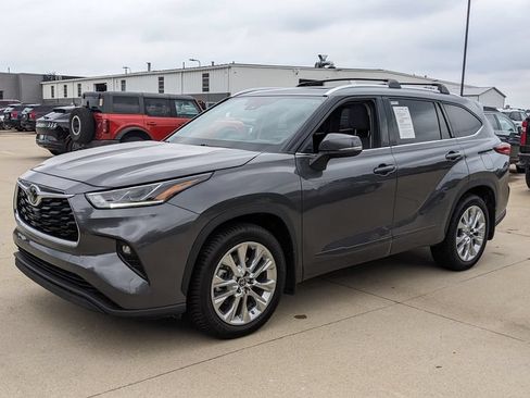 Used 2023 Toyota Highlander Limited AWD/4WD image 7