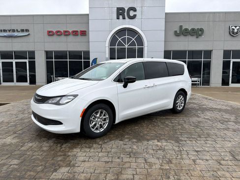 New 2026 Chrysler Voyager LX FWD image 4
