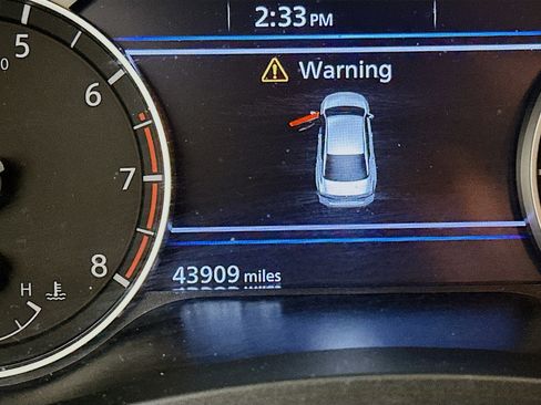 Used 2025 Nissan Altima 2.5 SV FWD image 18