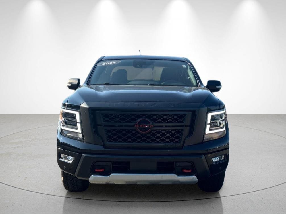 Used 2024 Nissan Titan PRO-4X w/ Pro-4x Convenience Package AWD/4WD image 8