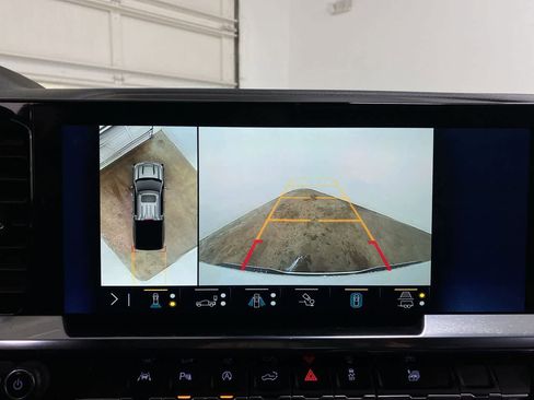 Used 2023 Chevrolet Silverado 1500 High Country w/ Technology Package image 24