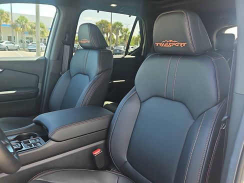 Used 2025 Honda Pilot TrailSport image 13