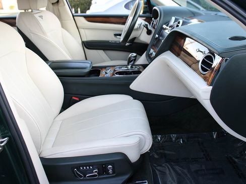 Used 2019 Bentley Bentayga AWD/4WD image 21