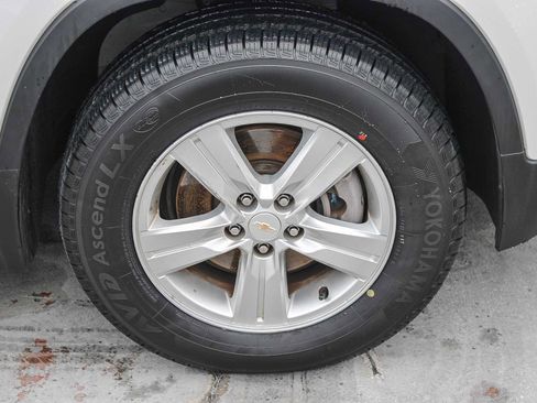 Used 2022 Chevrolet Trax LT w/ LT Convenience Package image 11