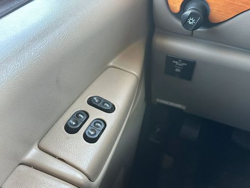 Used 2006 Ford E-450 and Econoline 450 image 32